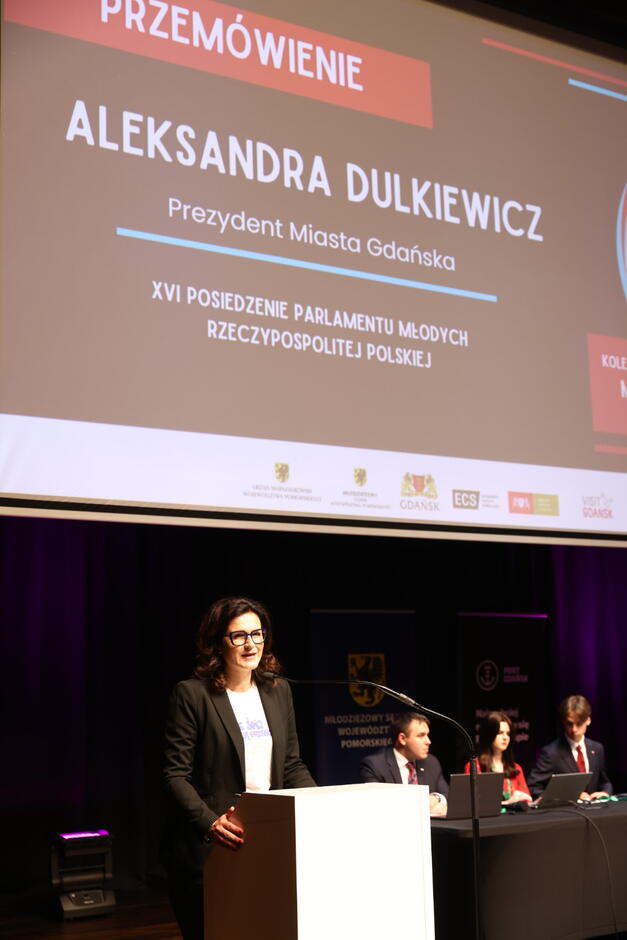 Aleksandra Dulkiewicz otwiera obrady Parlamentu Młodych