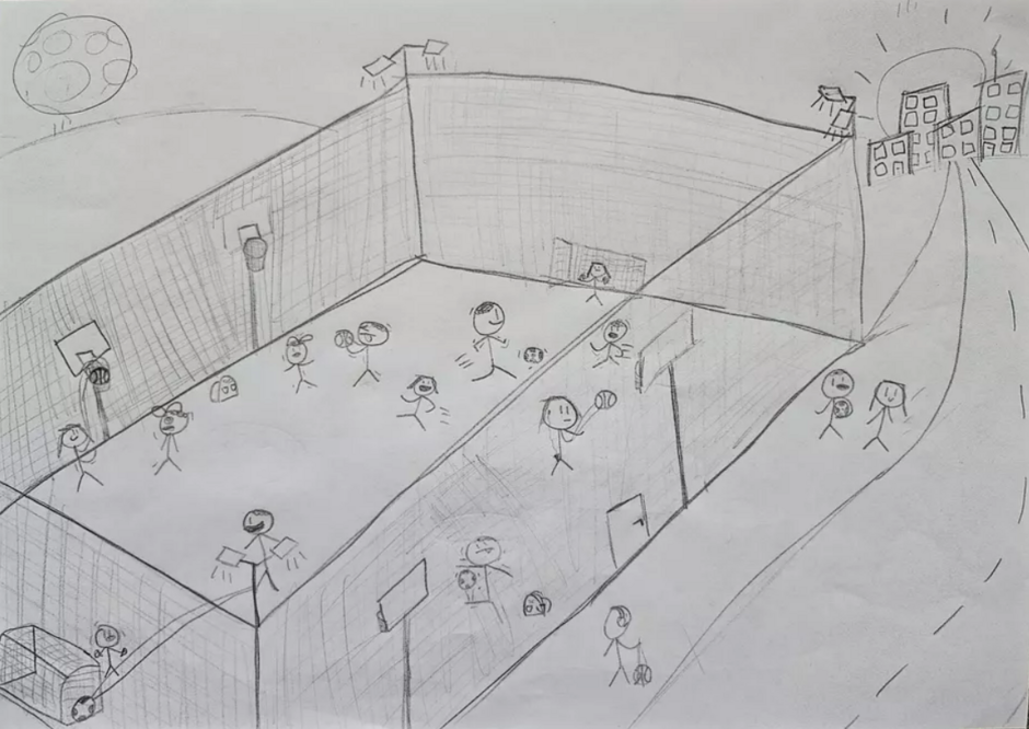 zdjęcie przedstawia rysunek namalowany ołówkiem, widać boisko i grające na nim dzieci