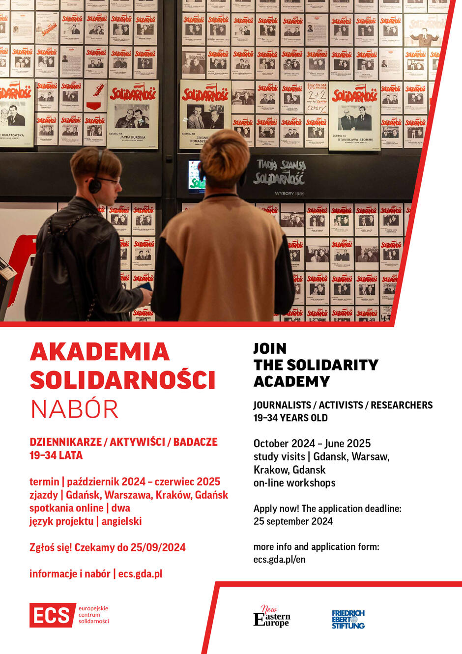 Przesłany plakat dotyczy naboru do Akademii Solidarności, programu skierowanego do dziennikarzy, aktywistów i badaczy w wieku od 19 do 34 lat. Program trwa od października 2024 do czerwca 2025 roku i obejmuje wizyty studyjne w Gdańsku, Warszawie oraz Krakowie, a także spotkania online. Językiem projektu jest angielski. Termin zgłoszeń upływa 25 września 2024 roku. Na plakacie widnieje zachęta do wzięcia udziału i podania dodatkowych informacji, które można znaleźć na stronie internetowej ecs.gda.pl. Plakat jest sygnowany przez Europejskie Centrum Solidarności oraz współorganizatorów, takich jak New Eastern Europe i Friedrich Ebert Stiftung. Na zdjęciu na plakacie dwie osoby stoją przed ścianą pełną historycznych gazet Solidarność , co sugeruje, że program ma na celu naukę o historii ruchu Solidarność i jego dziedzictwie.