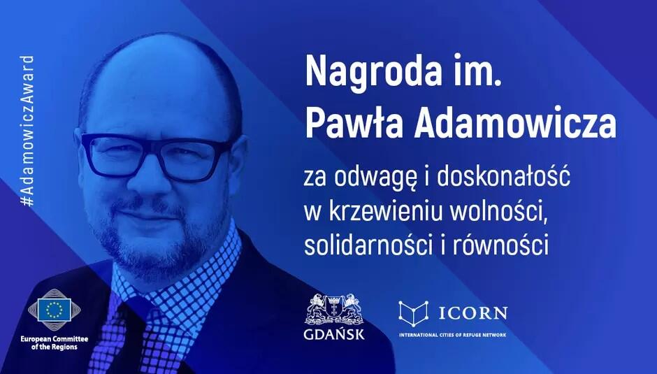 Baner ze zdjęciem uśmiechniętego prezydenta Adamowicza i napisami, które zawierają podstawowe informacje o konkursie. Baner jest w formie poziomego prostokąta, kolorystycznie utrzymany w tonacji granatowej, napisy są białe