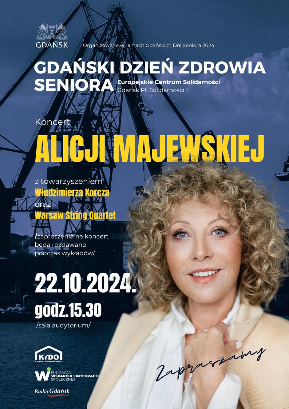 Plakat promujący koncert Alicji Majewskiej podczas Gdańskiego Dnia Zdrowia Seniora. Informacje na temat miejsca, dnia i godziny zawarte w artykule. Na plakacie zdjęcie uśmiechniętej Alicji Majewskkiej.