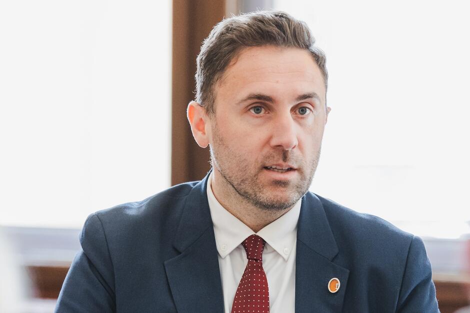 Zdjęcie portretowe mężczyzny w średnim wieku