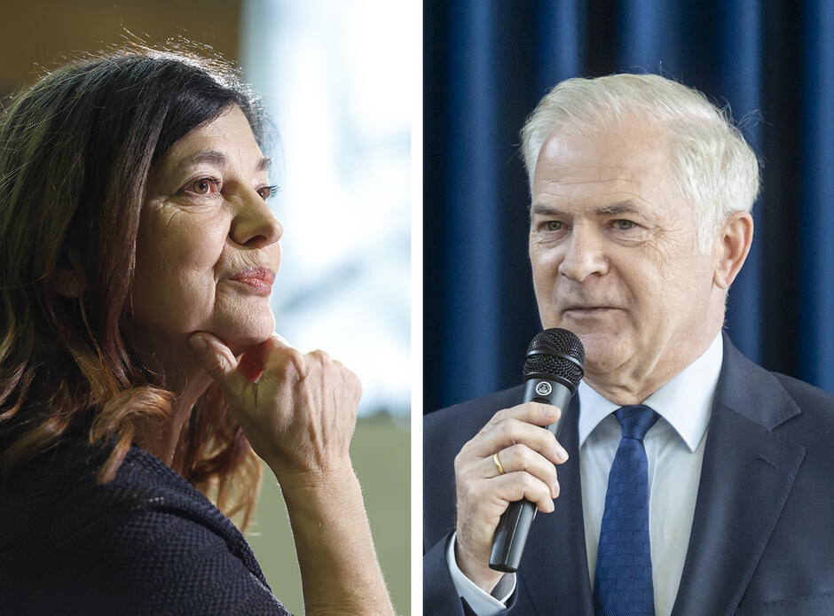 Na zdjęciu widzimy dwie osoby przedstawione w układzie dwuczęściowym: Po lewej stronie znajduje się kobieta o ciemnych włosach z delikatnymi falami. Ujęcie jest z profilu, patrzy w dal z lekko uniesioną brodą i opartą na dłoni twarzą. Wygląda na zamyśloną lub skupioną. Ubrana jest elegancko, a tło jest jasne i rozmyte. Po prawej stronie widzimy mężczyznę w średnim wieku lub starszego, z siwymi włosami, w garniturze i krawacie. Trzyma mikrofon i wydaje się być w trakcie przemówienia lub wypowiedzi publicznej. Tło stanowi ciemna zasłona, co sugeruje formalne lub oficjalne wydarzenie.
