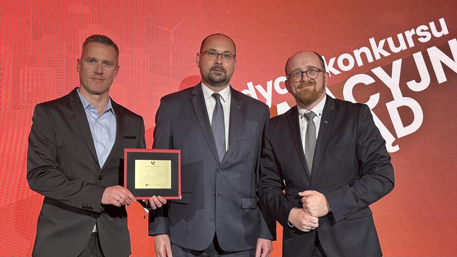 Trzej mężczyźni z nagrodą