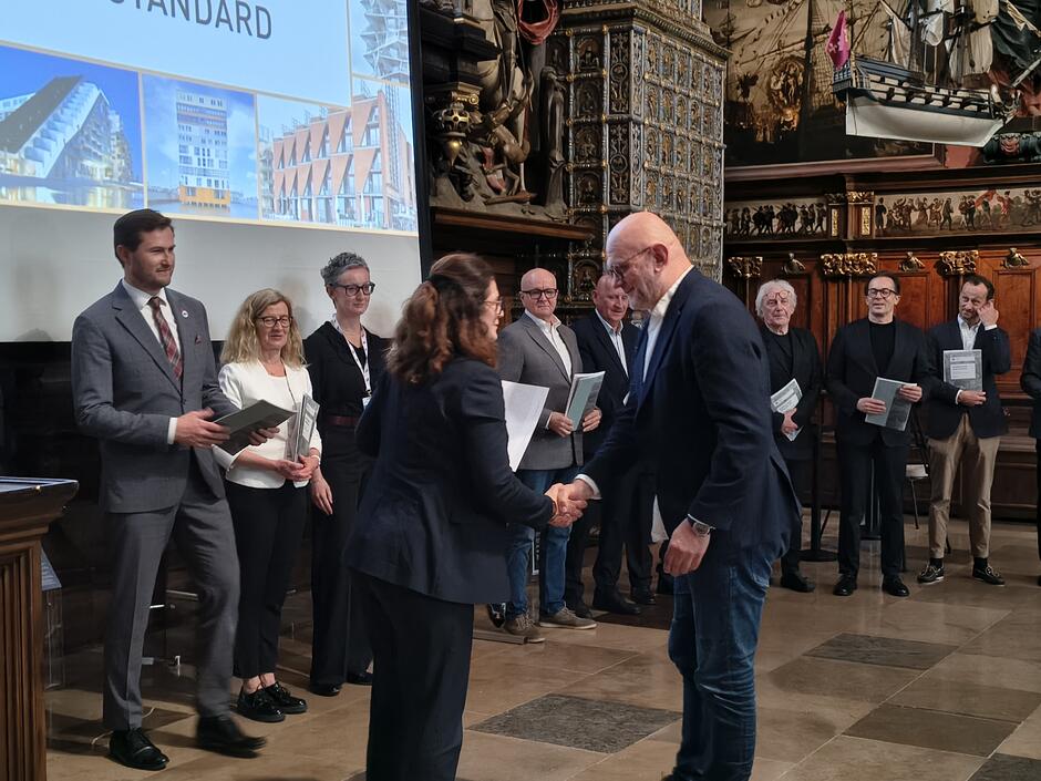 Nominację odbiera arch. Paweł Majkusiak