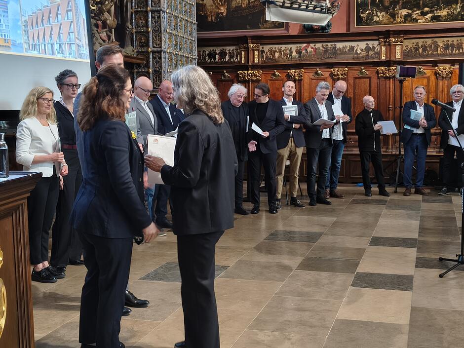 Nominację odbiera prof. Katarzyna Zielonko-Jung