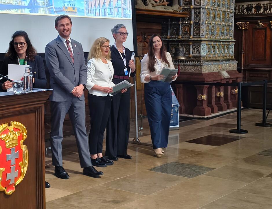 Nominację odebrała dr Natalia Balcerzak (po prawej) 