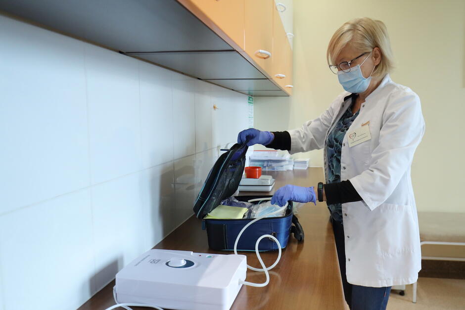 pielęgniarka przy pracy 