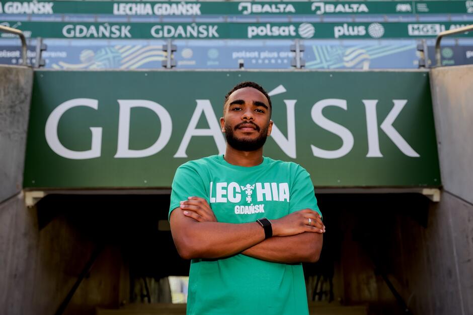 piłkarz na stadionie 