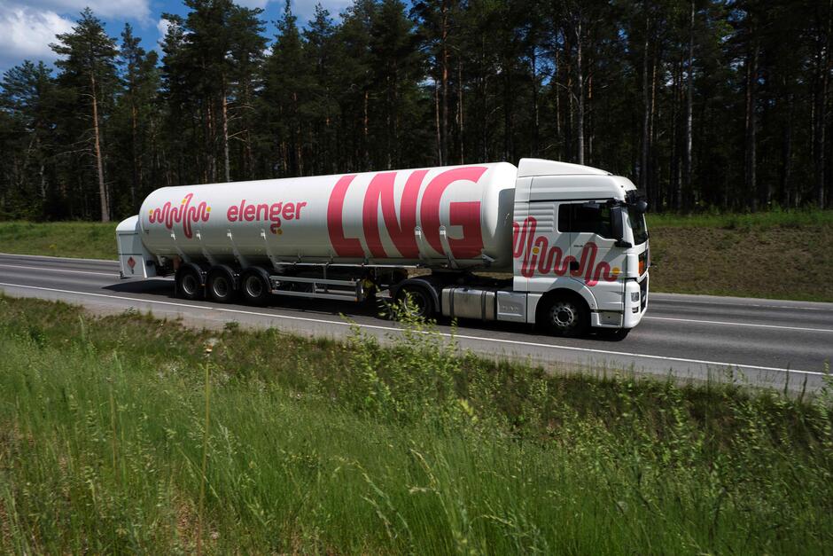 Autocysterna kriogeniczna Elenger (3)