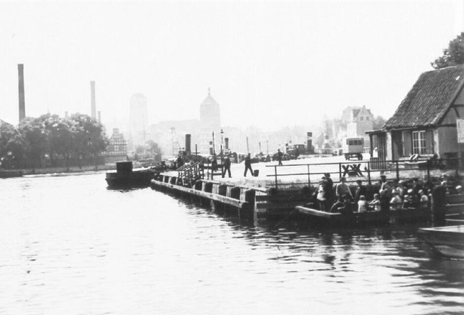 Zdjęcie czarno-białe z epoki 