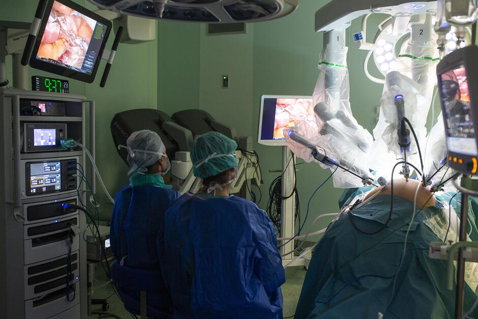 Na zdjęciu operacja robotem Da Vinci w UCK w Gdańsku 