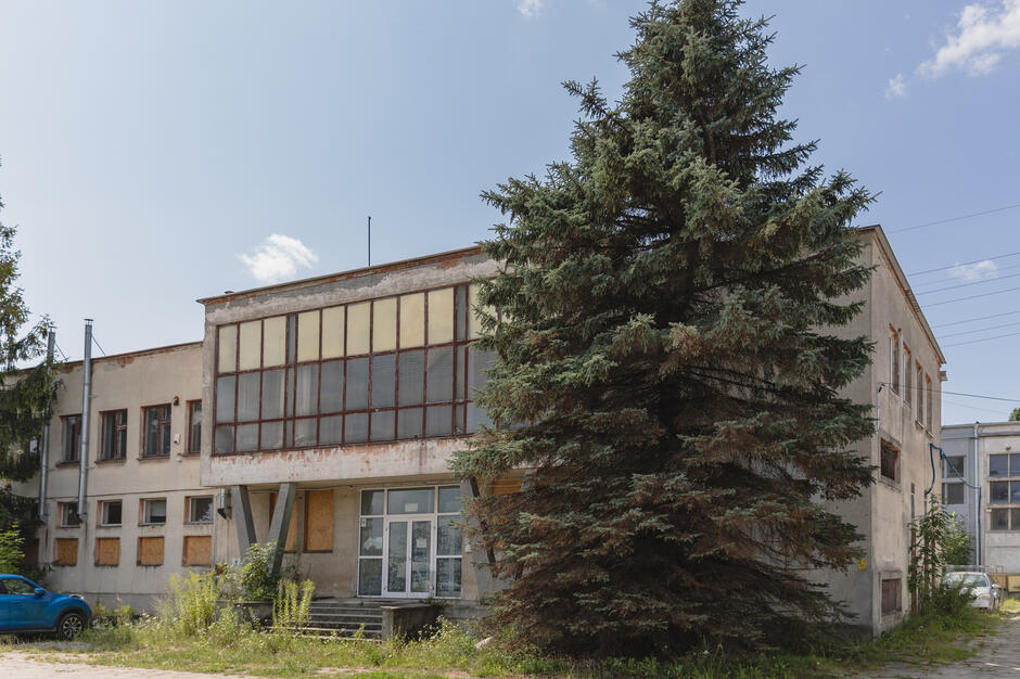 Zdjęcie tego samego budynku, nieco inne ujęcie 