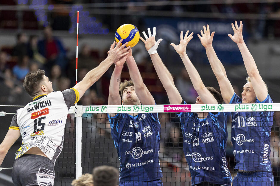 na zdjęciu grający siatkarze