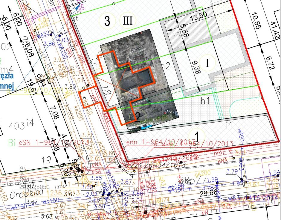 Mapa z naniesionym na nią kształtem krzyża greckiego