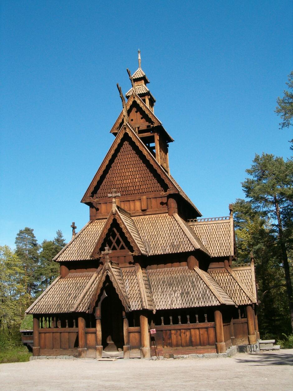 Widok starego kościoła z drewna