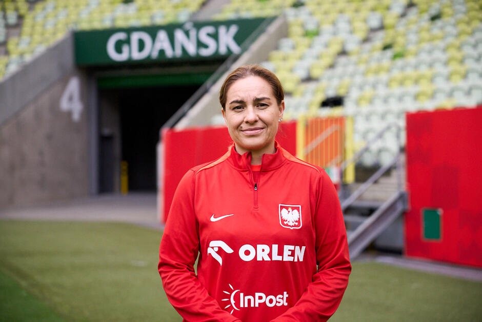 trenerka na stadionie