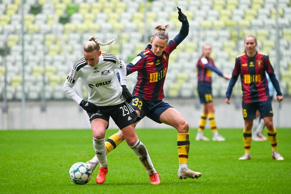 mecz kobiet w piłce nożnej