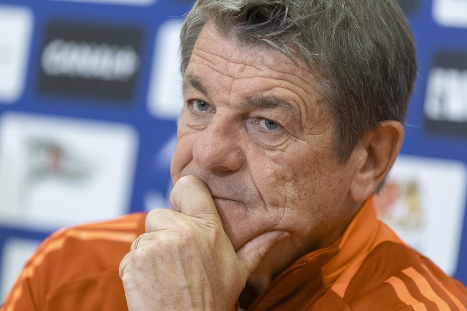 Zdjęcie portretowe mężczyzny, lat około 60