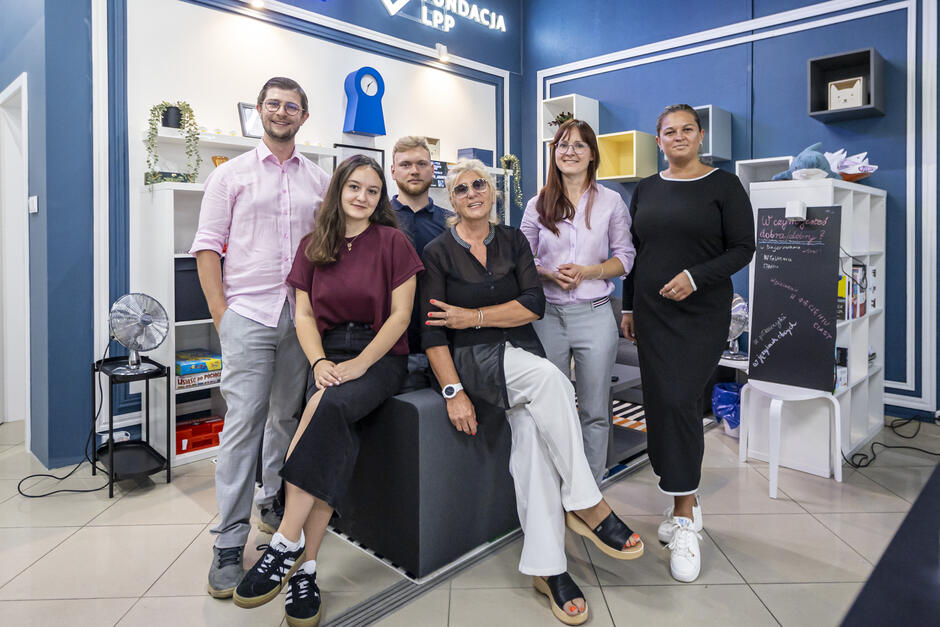 gcm-download-1920-20250818-chabior-niebieskie-trampki-001-68a344d7e16d1