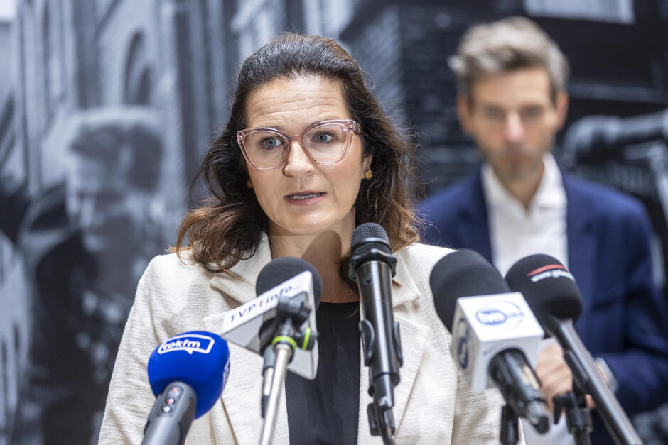 gcm-download-1920-20250822-briefing-obchody-sierpien-wojna-003-68a86690d49cc