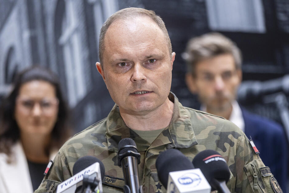 gcm-download-1920-20250822-briefing-obchody-sierpien-wojna-009-68a866aea0511