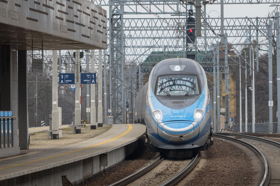 gcm-download-1920-peron_pociagi-009-68cd087c60b43