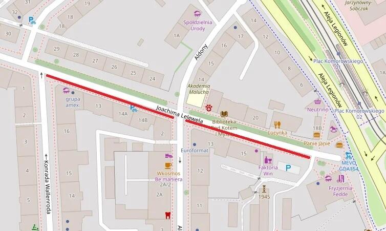 Mapa przedstawia fragment ulic w mieście. Centralnie zaznaczona jest ulica Joachima Lelewela biegnąca poziomo, oznaczona czerwoną linią. Po jej północnej stronie widoczne są budynki oznaczone numerami od 14 do 29, a także miejsca takie jak Akademia Malucha, Biblioteka z Kotem i My, Eugenika, czy Spółdzielnia Urody. Na południe od ulicy Lelewela znajdują się budynki oznaczone m.in. numerami 14A, 12, 11, 2A oraz punkty usługowe i handlowe, jak Euroformat, Faktoria Win, Wkosmos Bemaniara, czy grupa amex.