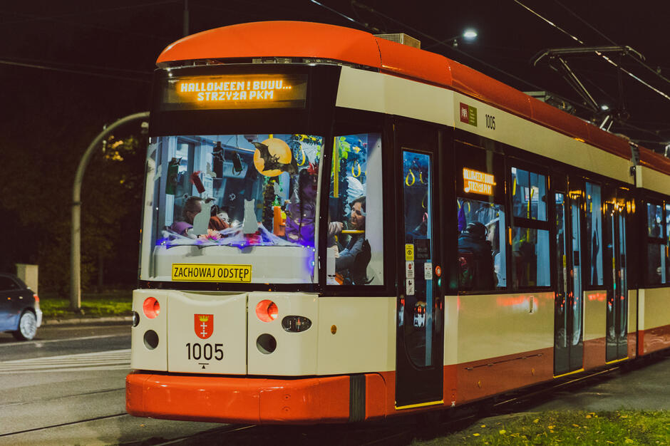 gcm-download-2500-20241031-halloweenowy-tram-38.09fbeec9