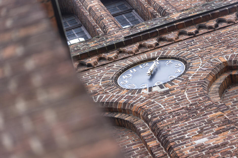 gcm-download-2500-20251027-proboszcz-cholewa-orunia-zegar-006.cf8476b3