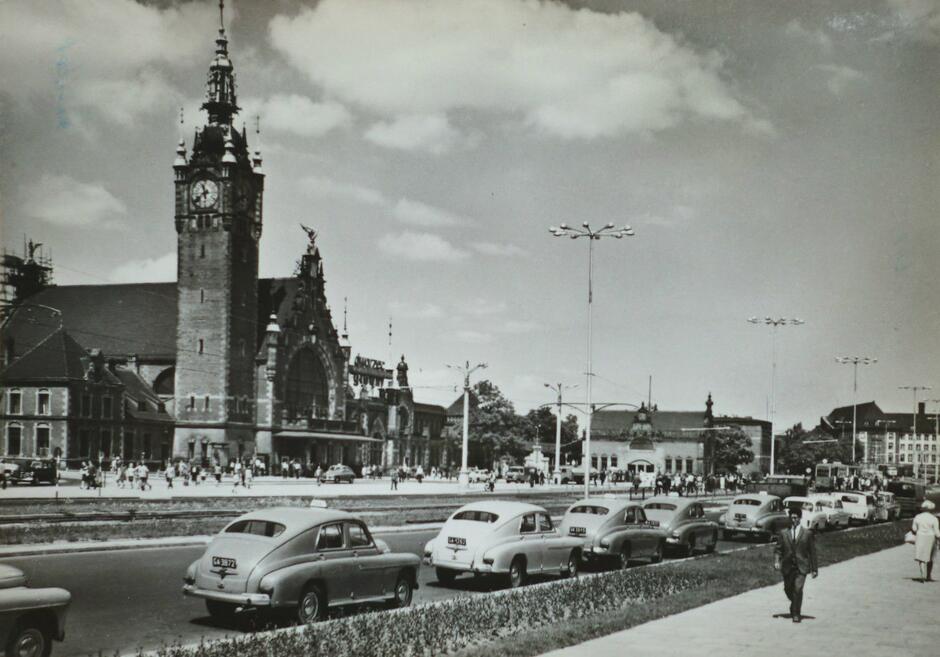 Dworzec_Glowny_483926_Fotopolska-Eu (1)