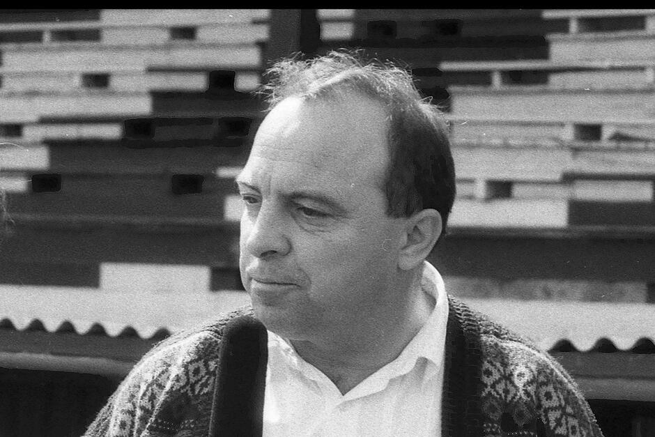 U uśmiechnięty mężczyzna w wieku lat około 60