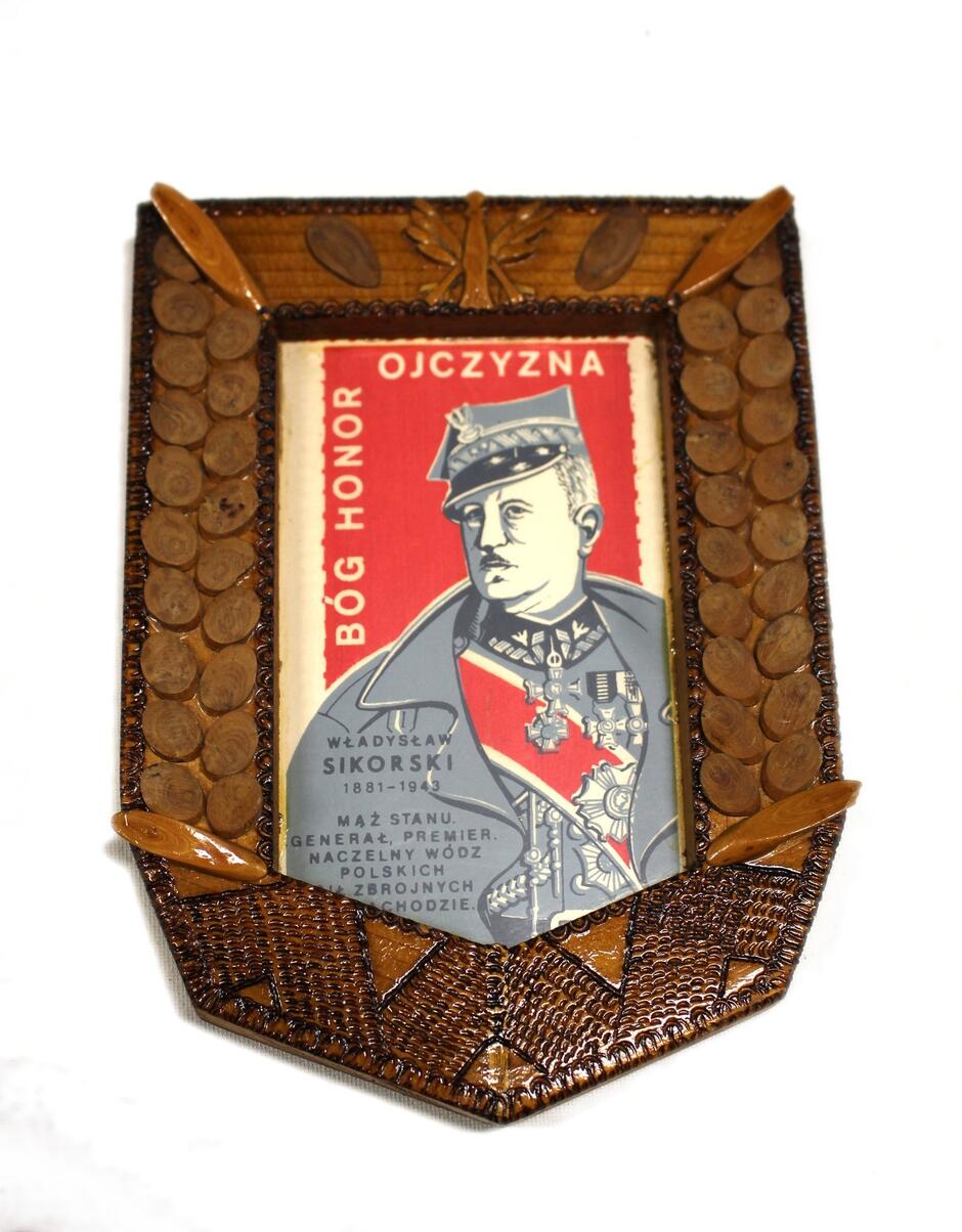 Plakieta z wizerunkiem generała