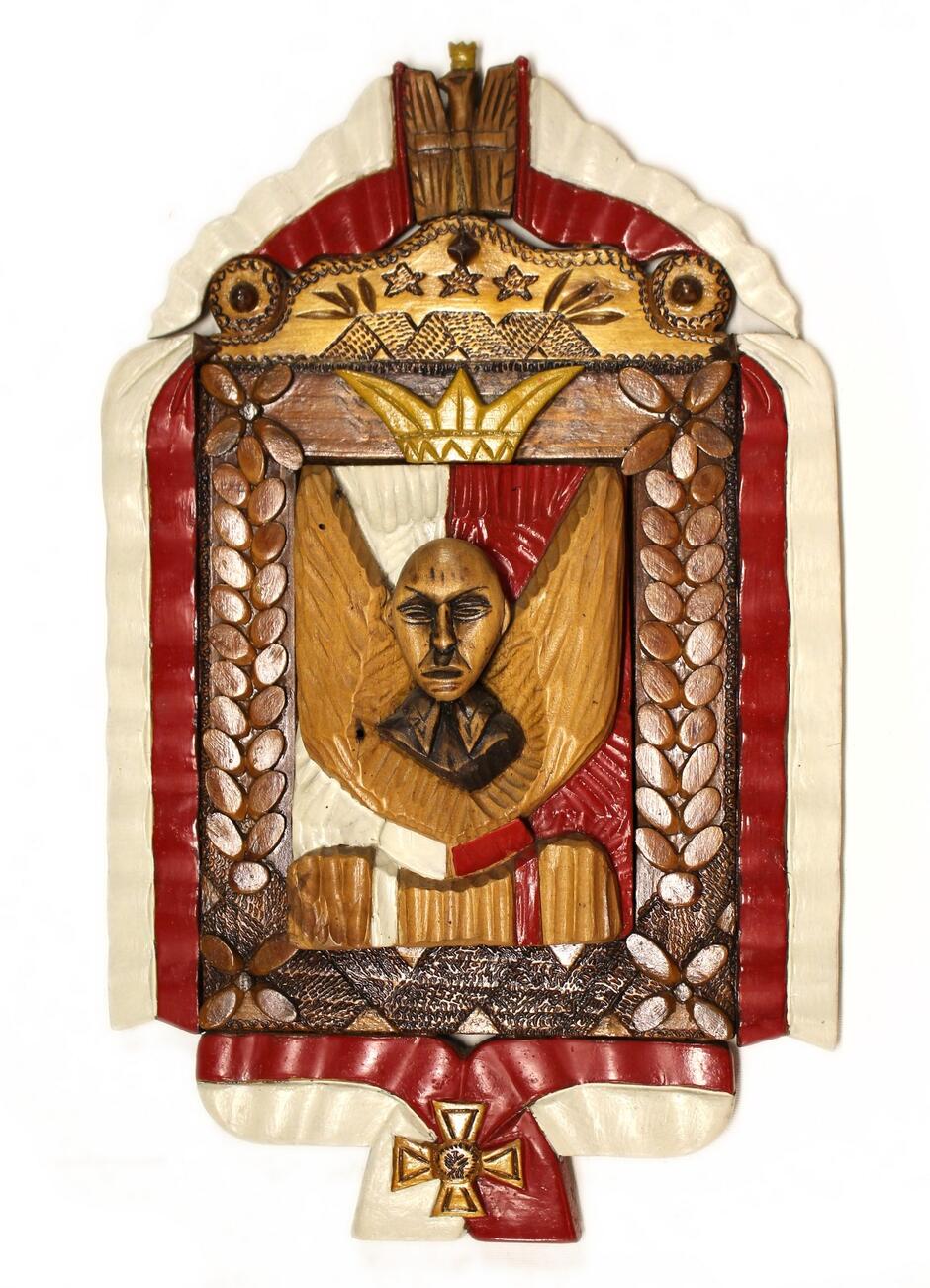 Rzeźba do zawieszenia na ścianie z wizerunkiem Andersa