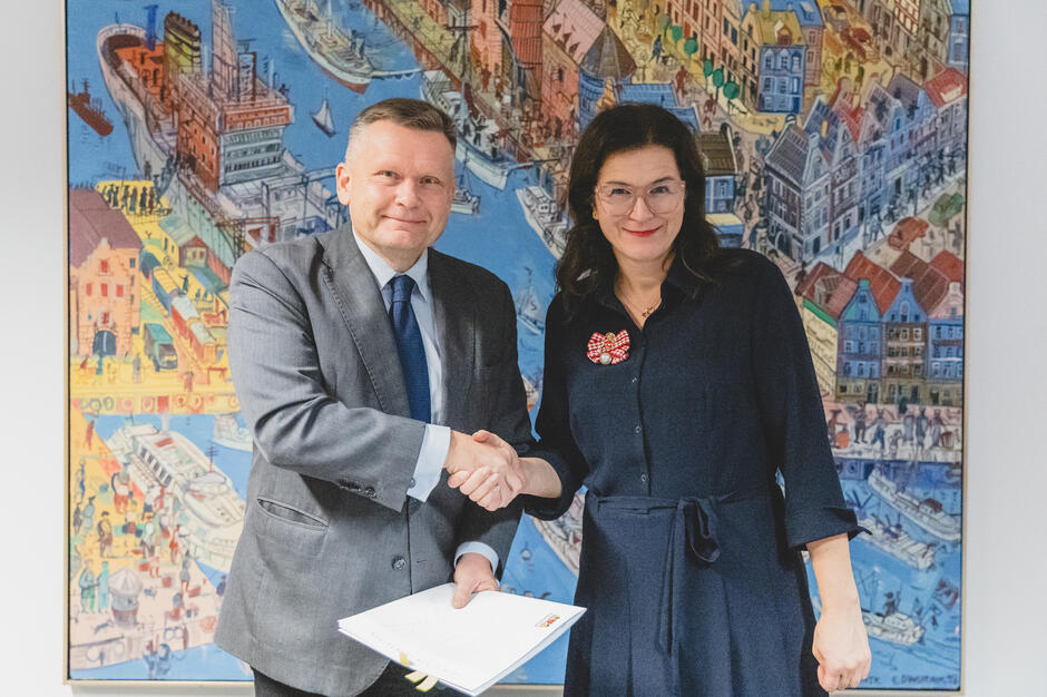 Prezydent po prawej, dyrektor po lewej 