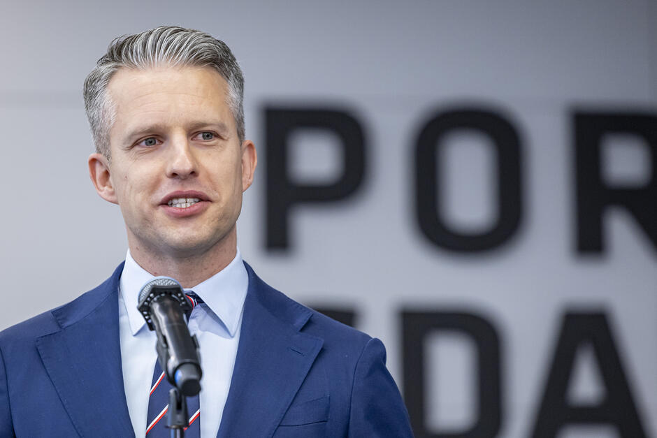 gcm-download-1920-20251114-umowa-port-pkp-008.4f70ae15