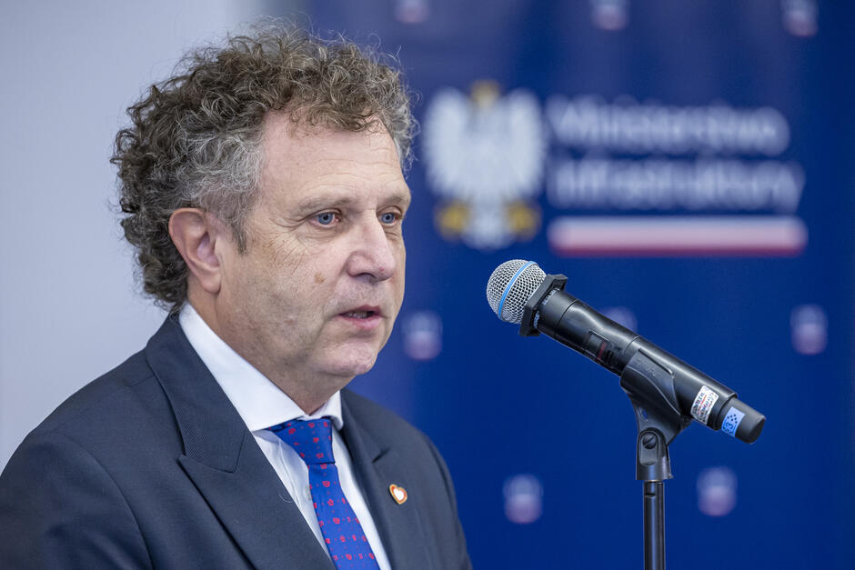 gcm-download-1920-20251114-umowa-port-pkp-015.c2f35170