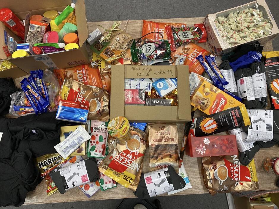 Zdjęcie darów rozłożonych na stole