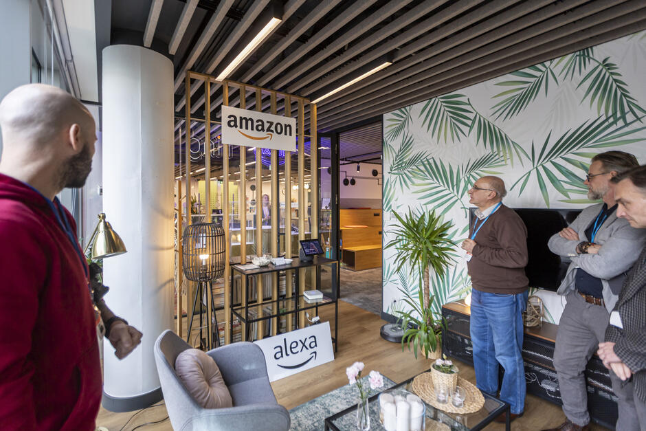 gcm-download-1920-20251118-amazon-alexa-018.403e042e