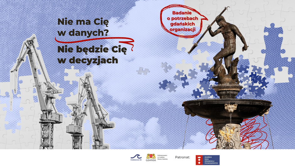 Grafika przedstawia plakat kampanii z hasłem „Nie ma Cię w danych? Nie będzie Cię w decyzjach” oraz informacją o badaniu potrzeb gdańskich organizacji, wyróżnioną czerwonym okręgiem. W tle znajdują się żurawie stoczniowe i fontanna Neptuna z Gdańska na tle puzzli symbolizujących brakujące elementy danych, a u dołu umieszczono logotypy partnerów i patronów inicjatywy.
