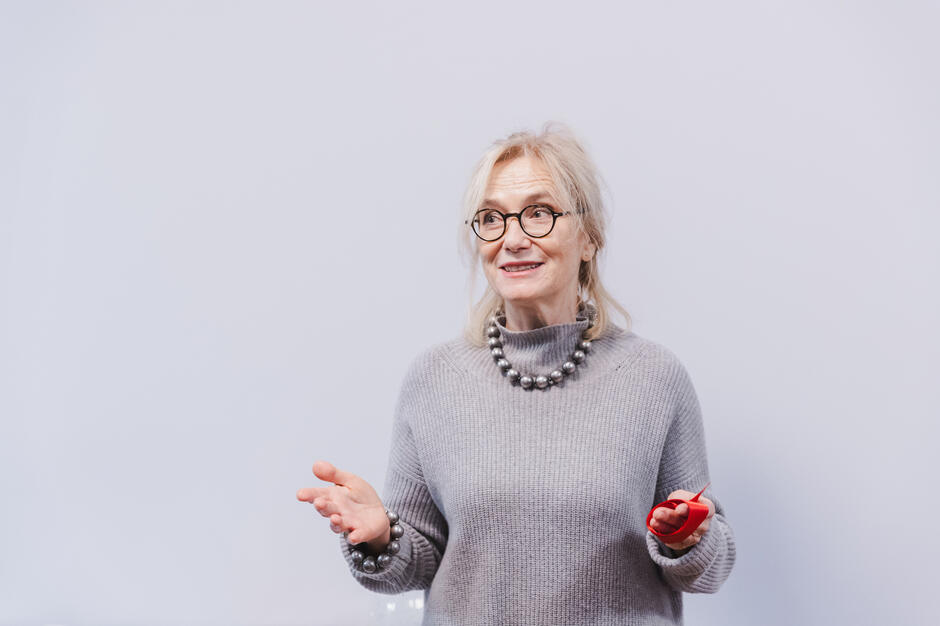 Uroczyste przecięcie wstęgi w mieszkaniu podopiecznego Fundacji METAPOMOC.