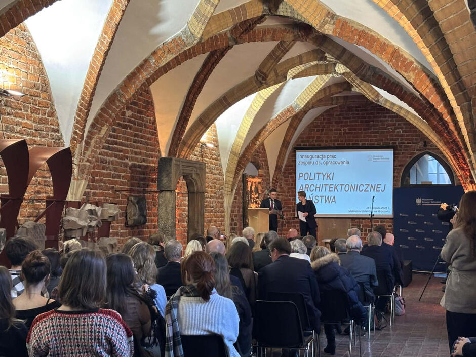 gf-jsyX-LsfH-qbse_inauguracja-rzadowego-programu-polityka-architektoniczna-panstwa-ma-we-wroclawiu-15-j