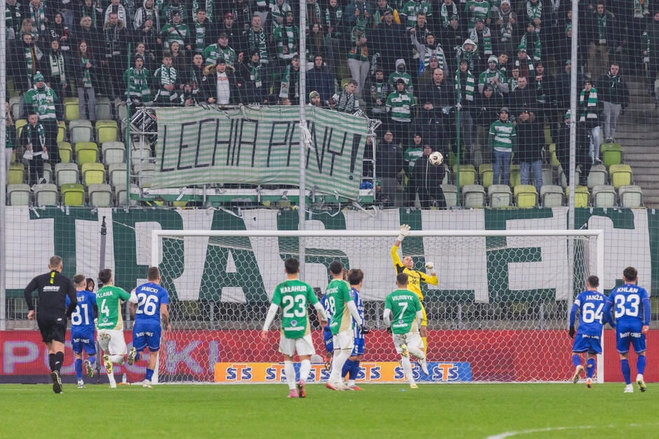 Transparent na trybunie stadionu