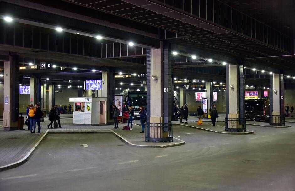 Dolny_poziom_dworca_MDA_w_Krakowie_2019