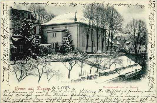 stara fotografia, biało czarna, przedstawia dwukondygnacyjny biały budynek