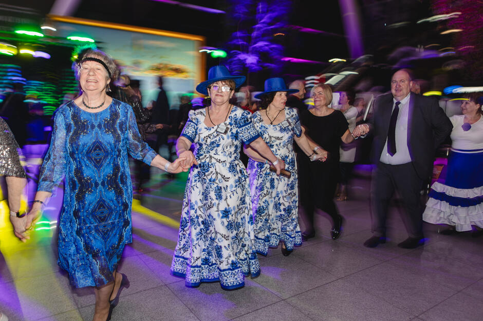 gcm-download-2500-20250205-karnawal-72.5f0f32b3