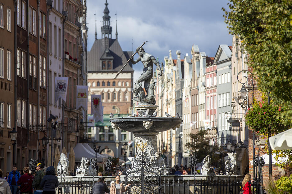 Jesienny widok fontanny Neptuna