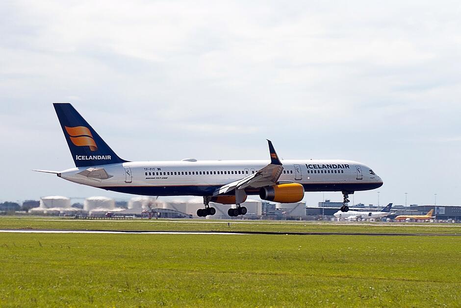 samolot Icelandair na lotnisku
