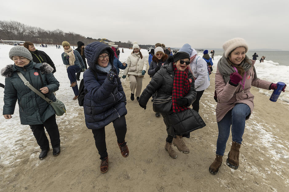 Terapeutyczny spacer z psami ze schroniska Promyk - połączenie aktywności fizycznej , kontaktu z naturą i dobrostanu psychicznego