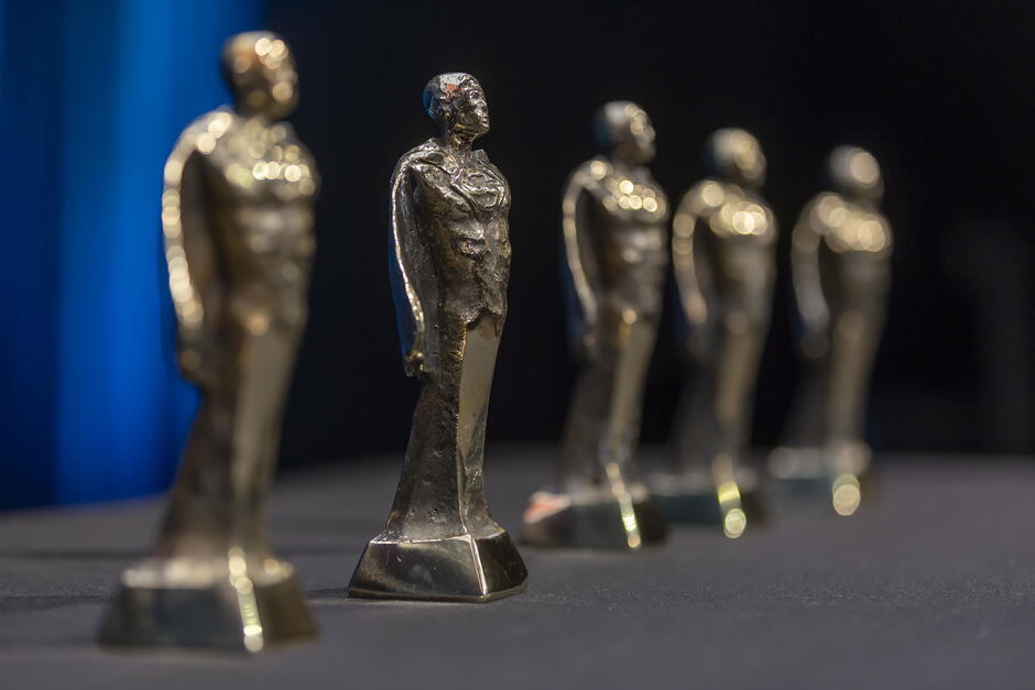 statuetki_nagrody_ludzie_z_misja_fot_grzegorz_mehring_www_gdansk_pl